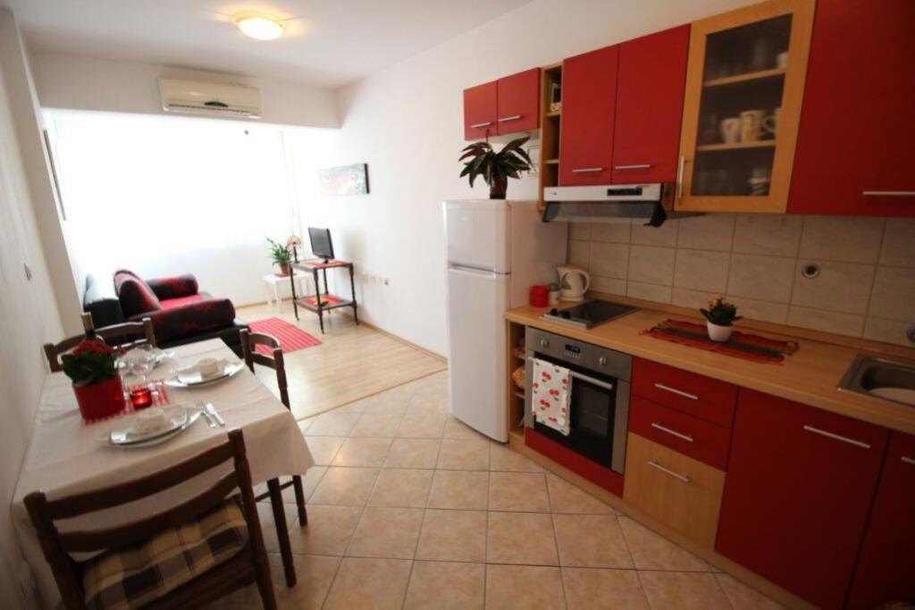 Old City/Beach 13 Minutes Away, Parking, For 4 스플리트 외부 사진